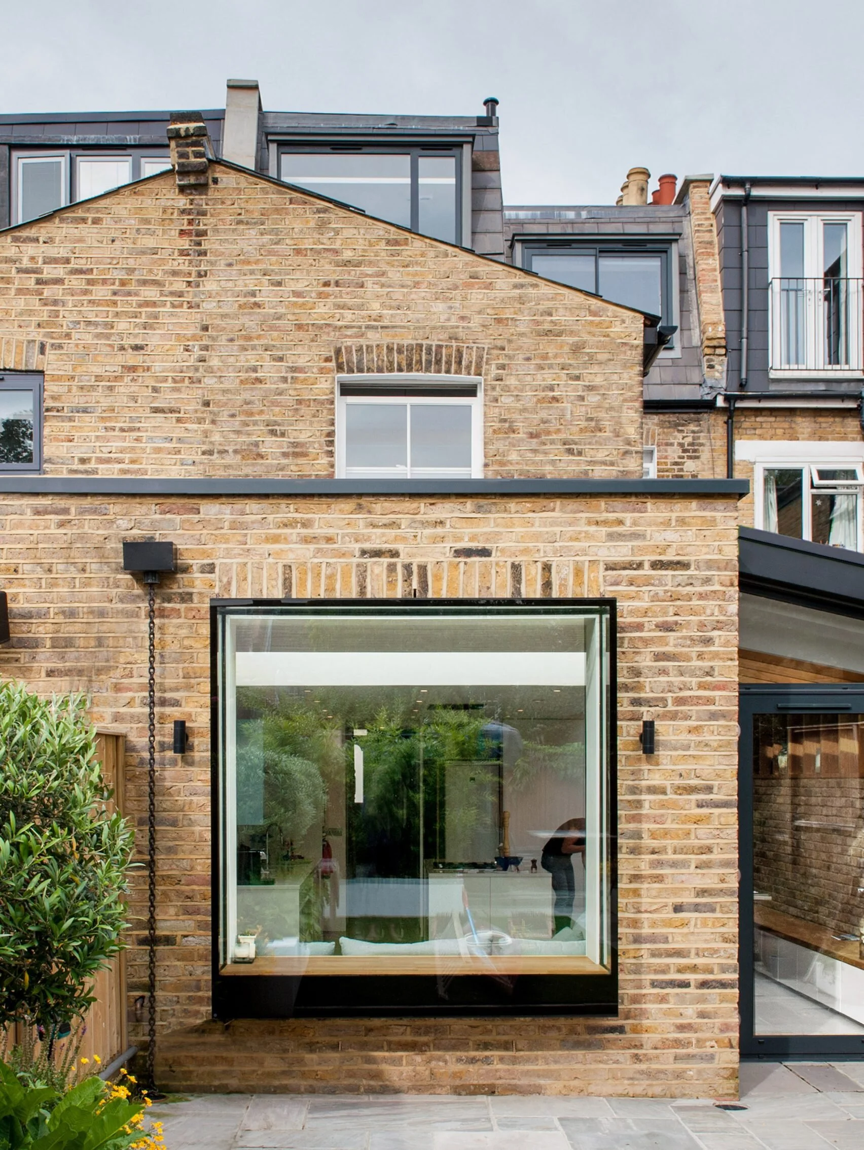 gladstone-road-studio-1-architects-extensions-residential-interiors-london-wimbledon_dezeen_2364_col_12-1704x2266.jpg