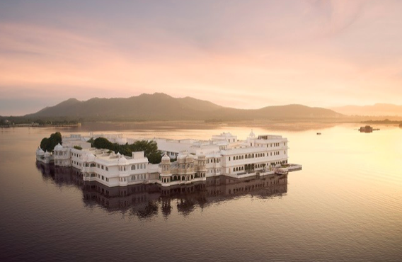   Grand Palace Hotel in Udaipur at Lake Pichola  | India 