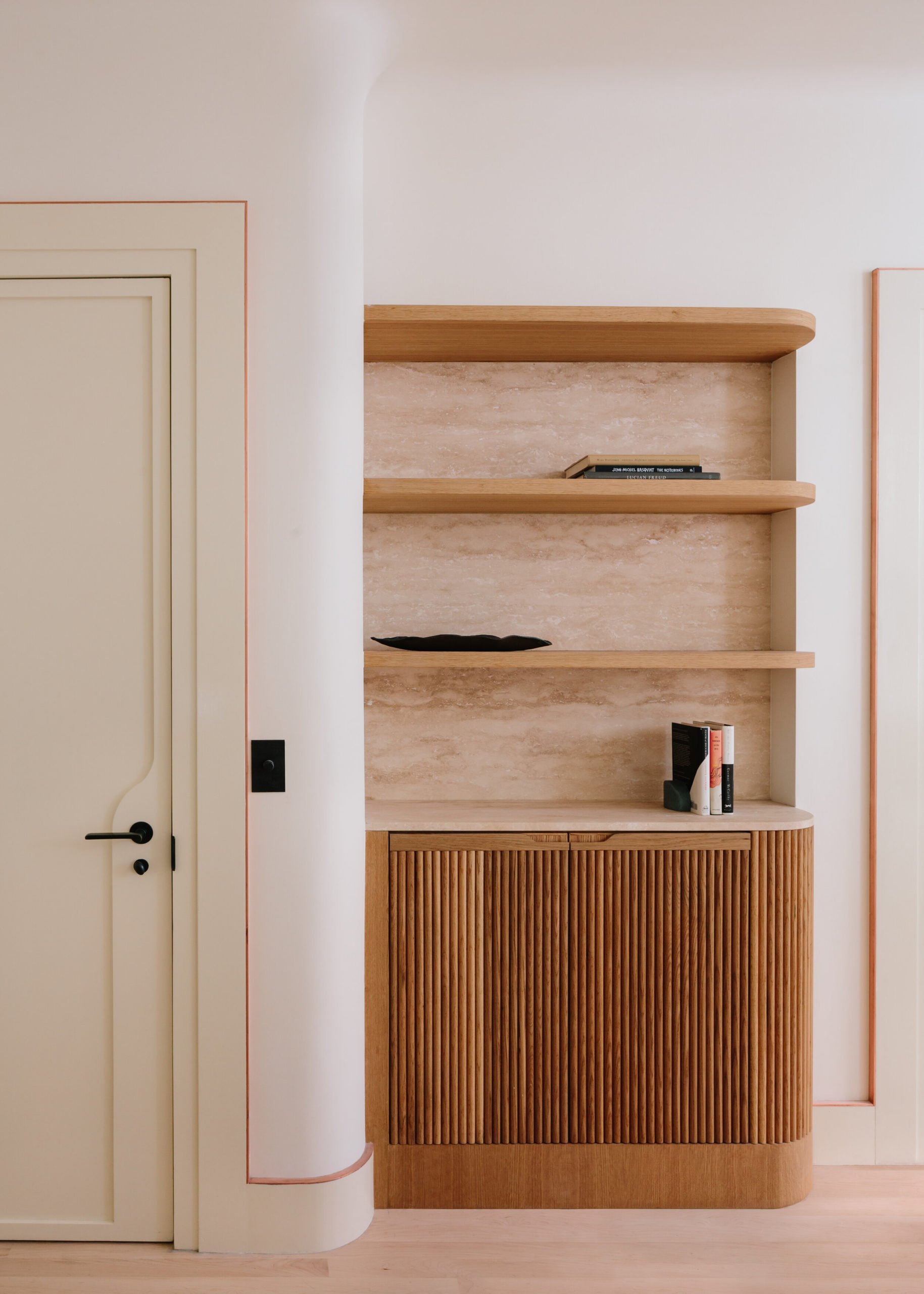a minimal new york apartment, wooden panelled curved walls, curved walls, wooden panel, wooden panelling, new york, apartment, minimal and stylish, light and white living room,