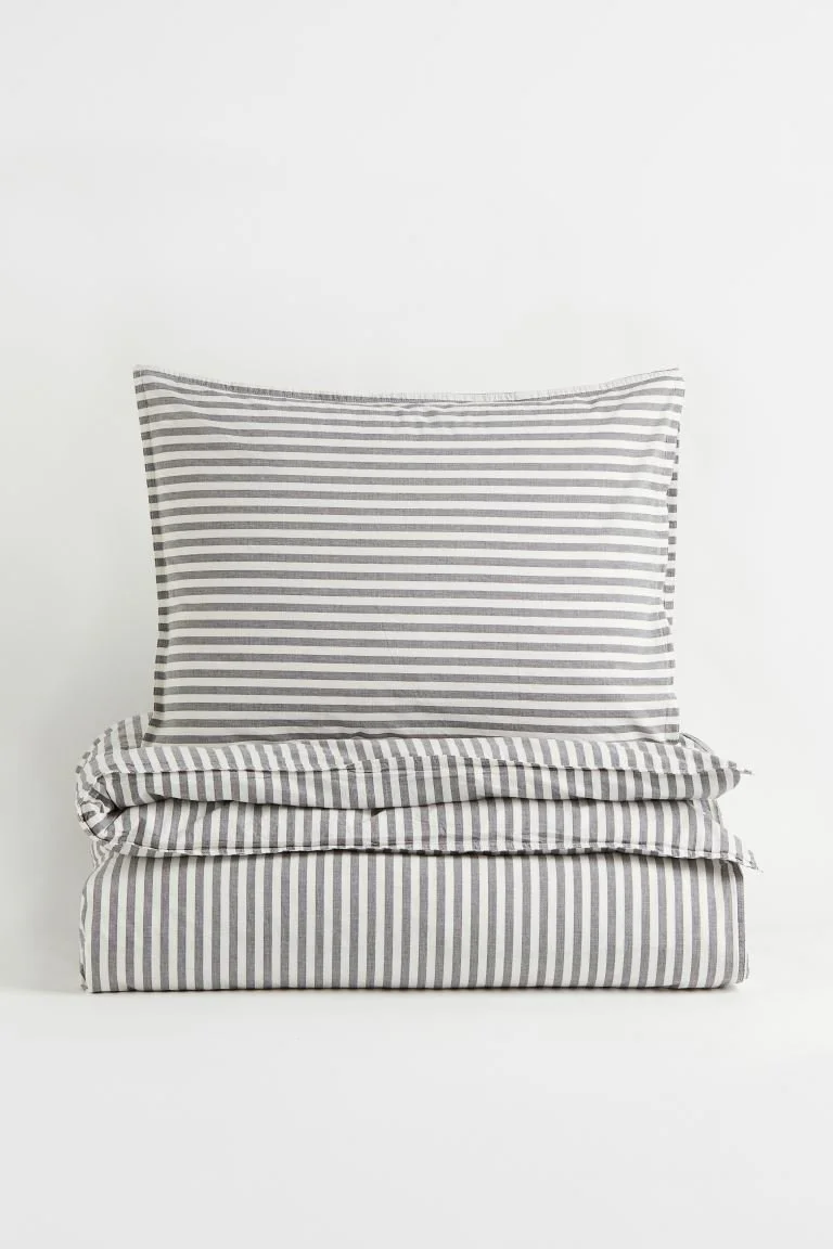  stripes, focus on, focus on stripes, striped fashion, striped, striped shorts, stripes interiors, interior design, stripe sunbeds, striped towels, striped dress, striped table cloth, stripes for the home, illustration, art, striped illustration, str