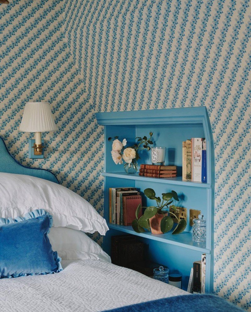  INSPIRATION: INTERIORS: FAIRYTALE ENGLISH COTTAGE, beautiful cottage, cottage, english cottage, england, pink, spaces, highlights, pink exterior, english garden, striped wallpaper, vintage wooden table, dining room, blue accents, guest bedroom, wood