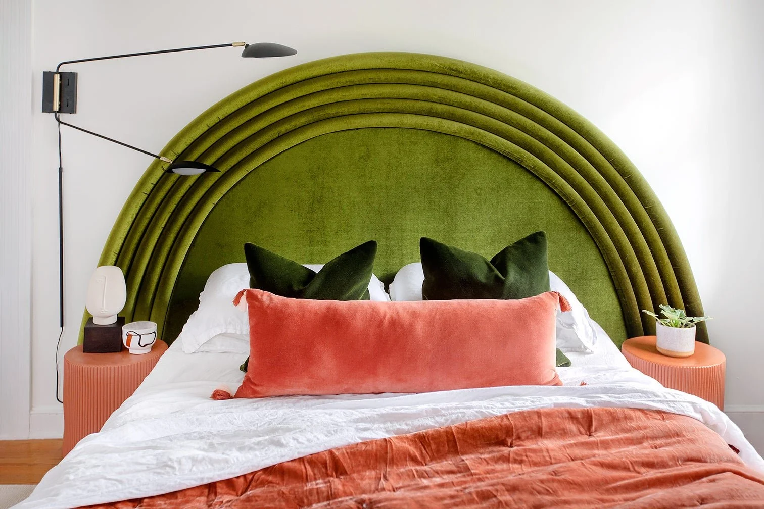 00-FEATURE-DIY-Pool-Tube-Headboard-domino.jpg