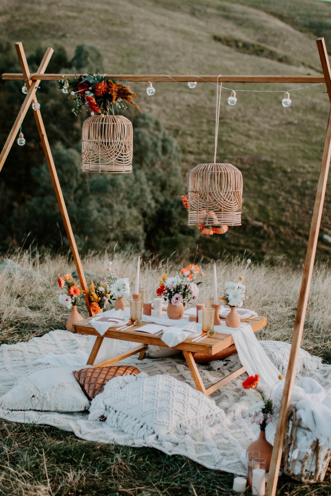    Accessories For The Perfect Picnic, Recipe Ideas For The Perfect Picnic, Picnic Accessories To Make Your Friends Jealous, Picnic Styling Inspiration, Styling Tips For Your Next Picnic, Picnic Inspiration For A Day Date, Picnic Inspiration For A Bi