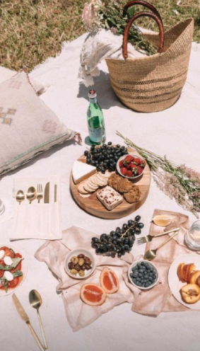    Accessories For The Perfect Picnic, Recipe Ideas For The Perfect Picnic, Picnic Accessories To Make Your Friends Jealous, Picnic Styling Inspiration, Styling Tips For Your Next Picnic, Picnic Inspiration For A Day Date, Picnic Inspiration For A Bi