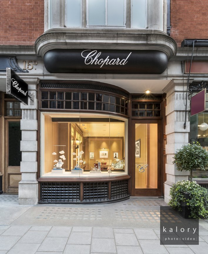 fantastic-store-exterior-of-the-new-Mayfair-Chopard-boutique.jpg