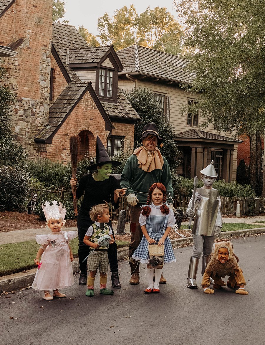 the-wizard-of-oz-family-halloween-costume-IHOD.jpg