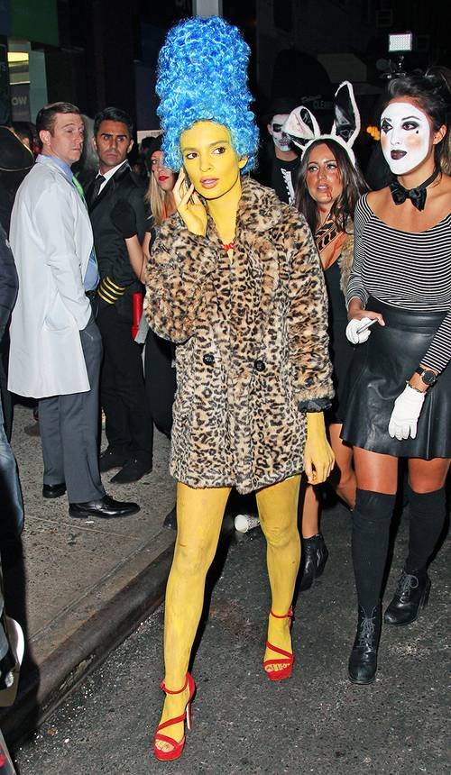 the-best-celebrity-costumes-inspired-by-pop-culture-1945411-1476922295.500x0c.jpg