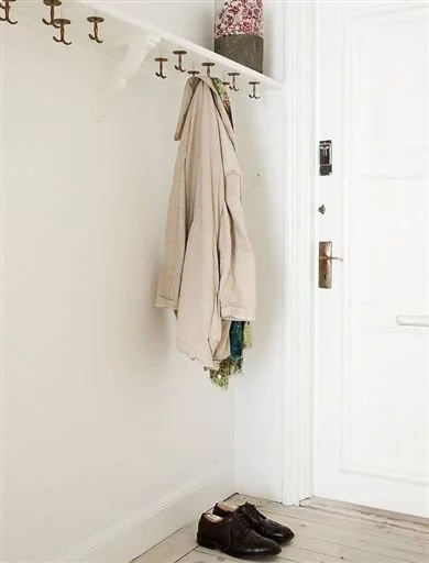  How To Style Your Entryway, Accessories For A Stylish Entryway, Stylish Lobby Design, Bright And Colourful Entryway Inspiration, Vintage Entryway Inspiration, Traditional Entryway Inspiration, Update Your Entryway With Stylish Wallpaper, Midcentury 