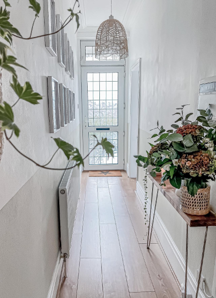  How To Style Your Entryway, Accessories For A Stylish Entryway, Stylish Lobby Design, Bright And Colourful Entryway Inspiration, Vintage Entryway Inspiration, Traditional Entryway Inspiration, Update Your Entryway With Stylish Wallpaper, Midcentury 