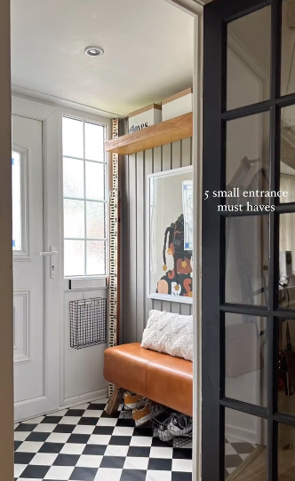 How To Style Your Entryway, Accessories For A Stylish Entryway, Stylish Lobby Design, Bright And Colourful Entryway Inspiration, Vintage Entryway Inspiration, Traditional Entryway Inspiration, Update Your Entryway With Stylish Wallpaper, Midcentury 