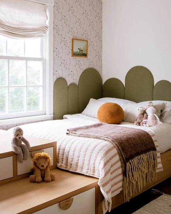  Diy Bed Projects, Green Bedscapes, Bedside Table Inspiration, Bed Inspiration, Bedroom Inspiration, Luxury Bedroom Inspiration, Bedroom Art, Glamorous Bedroom Inspiration, Cozy Bed Nooks, Wooden Headboards To Transform Your Bedroom, Diy Headboards T