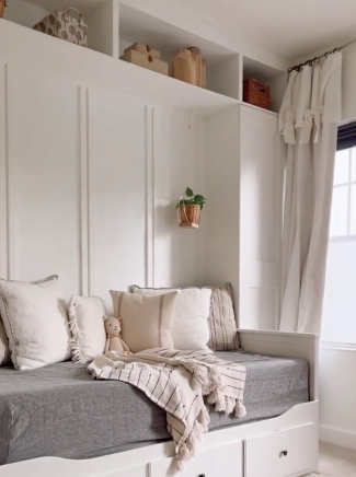  Diy Bed Projects, Green Bedscapes, Bedside Table Inspiration, Bed Inspiration, Bedroom Inspiration, Luxury Bedroom Inspiration, Bedroom Art, Glamorous Bedroom Inspiration, Cozy Bed Nooks, Wooden Headboards To Transform Your Bedroom, Diy Headboards T