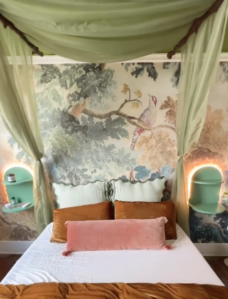  Diy Bed Projects, Green Bedscapes, Bedside Table Inspiration, Bed Inspiration, Bedroom Inspiration, Luxury Bedroom Inspiration, Bedroom Art, Glamorous Bedroom Inspiration, Cozy Bed Nooks, Wooden Headboards To Transform Your Bedroom, Diy Headboards T
