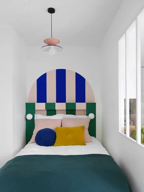  Diy Bed Projects, Green Bedscapes, Bedside Table Inspiration, Bed Inspiration, Bedroom Inspiration, Luxury Bedroom Inspiration, Bedroom Art, Glamorous Bedroom Inspiration, Cozy Bed Nooks, Wooden Headboards To Transform Your Bedroom, Diy Headboards T