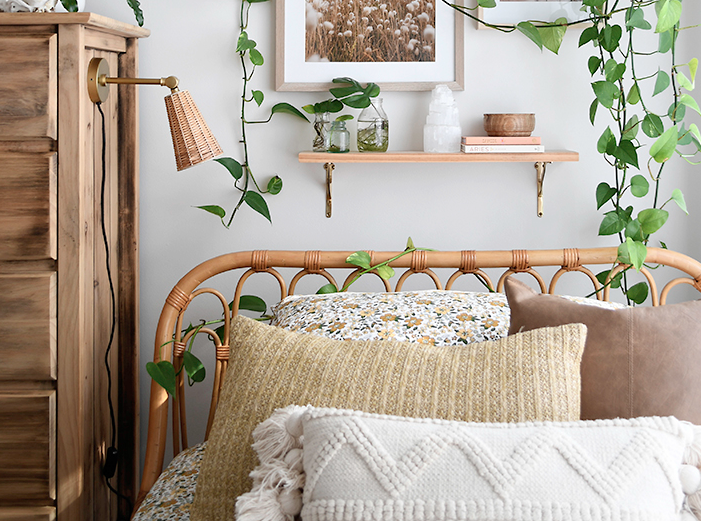  Diy Bed Projects, Green Bedscapes, Bedside Table Inspiration, Bed Inspiration, Bedroom Inspiration, Luxury Bedroom Inspiration, Bedroom Art, Glamorous Bedroom Inspiration, Cozy Bed Nooks, Wooden Headboards To Transform Your Bedroom, Diy Headboards T