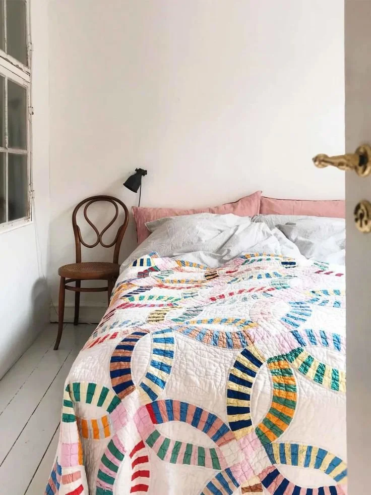  Diy Bed Projects, Green Bedscapes, Bedside Table Inspiration, Bed Inspiration, Bedroom Inspiration, Luxury Bedroom Inspiration, Bedroom Art, Glamorous Bedroom Inspiration, Cozy Bed Nooks, Wooden Headboards To Transform Your Bedroom, Diy Headboards T