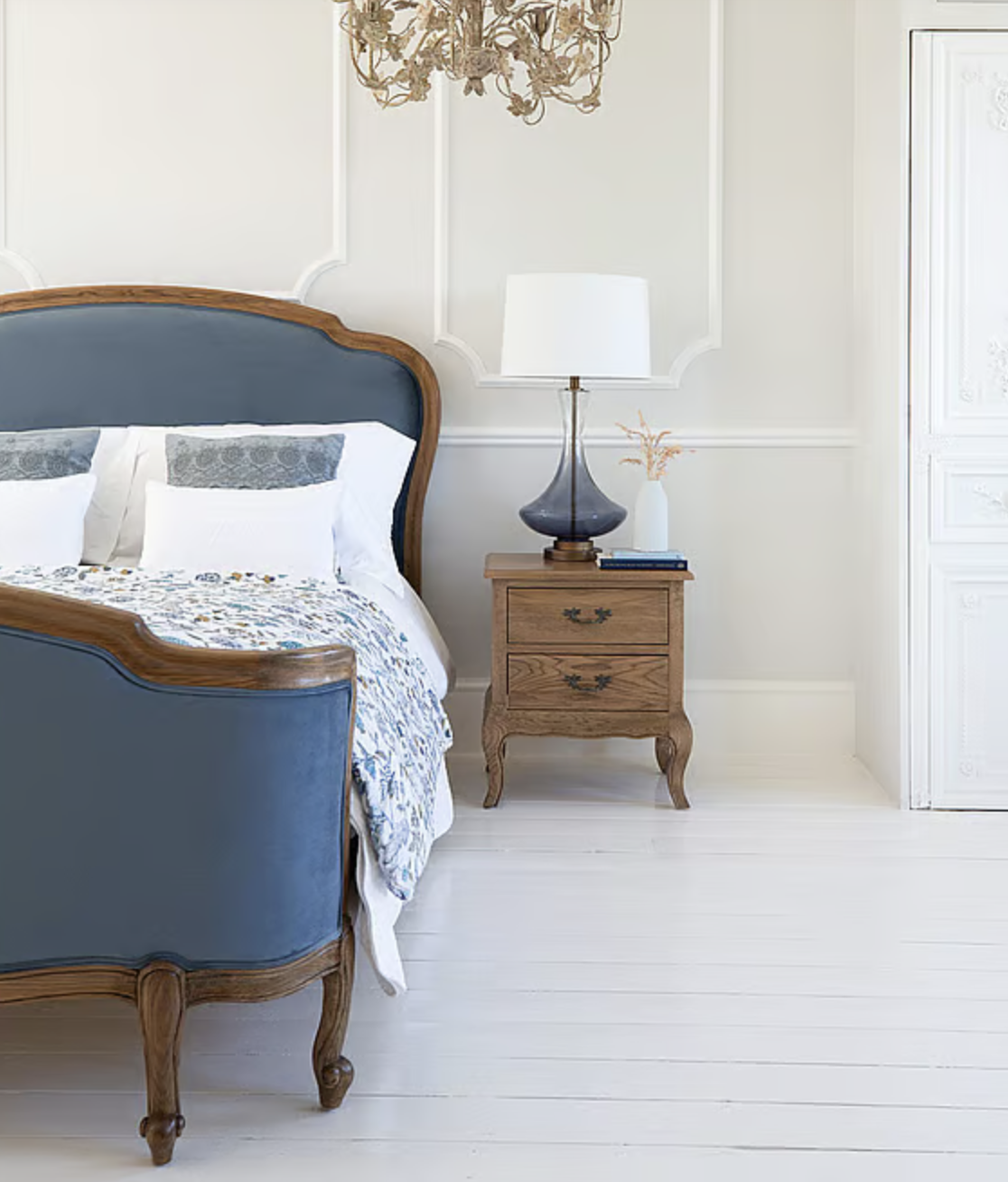  Diy Bed Projects, Green Bedscapes, Bedside Table Inspiration, Bed Inspiration, Bedroom Inspiration, Luxury Bedroom Inspiration, Bedroom Art, Glamorous Bedroom Inspiration, Cozy Bed Nooks, Wooden Headboards To Transform Your Bedroom, Diy Headboards T