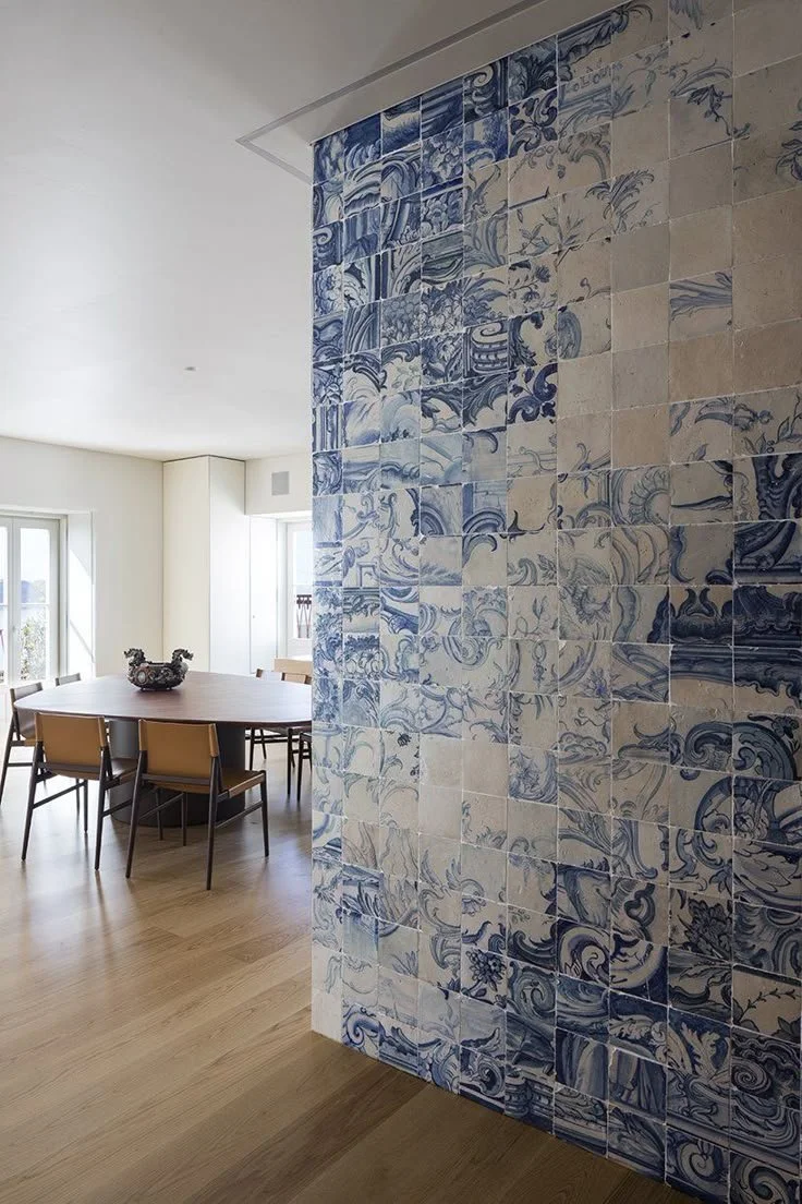 beautiful blue and white pieces to decorate your home, blue and white artwork to fill your walls, the wonderful world of blue and white. try decorating with this wonderful blue and white theme, ceramics to adorn your home, try these nautical diys, t