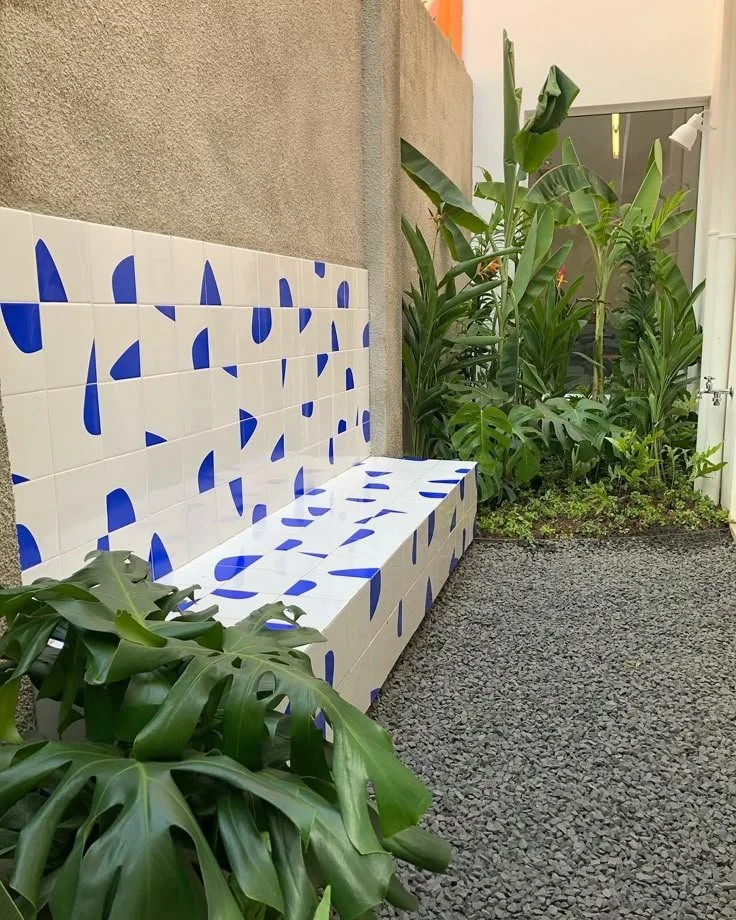  beautiful blue and white pieces to decorate your home, blue and white artwork to fill your walls, the wonderful world of blue and white. try decorating with this wonderful blue and white theme, ceramics to adorn your home, try these nautical diys, t