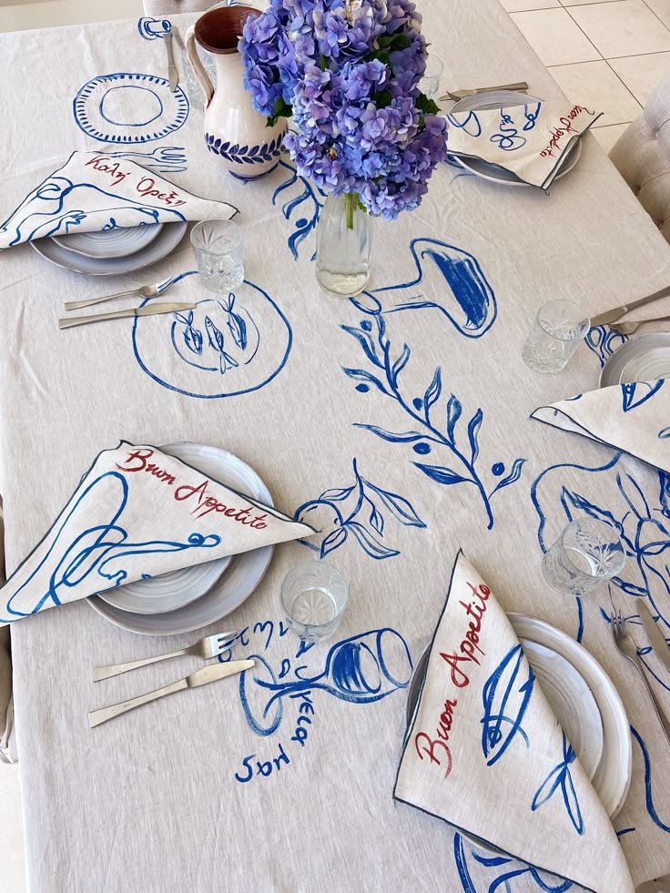  beautiful blue and white pieces to decorate your home, blue and white artwork to fill your walls, the wonderful world of blue and white. try decorating with this wonderful blue and white theme, ceramics to adorn your home, try these nautical diys, t