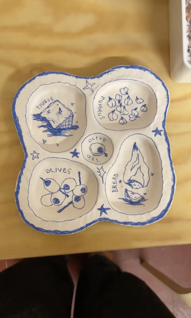  beautiful blue and white pieces to decorate your home, blue and white artwork to fill your walls, the wonderful world of blue and white. try decorating with this wonderful blue and white theme, ceramics to adorn your home, try these nautical diys, t