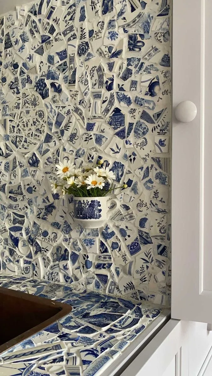  beautiful blue and white pieces to decorate your home, blue and white artwork to fill your walls, the wonderful world of blue and white. try decorating with this wonderful blue and white theme, ceramics to adorn your home, try these nautical diys, t