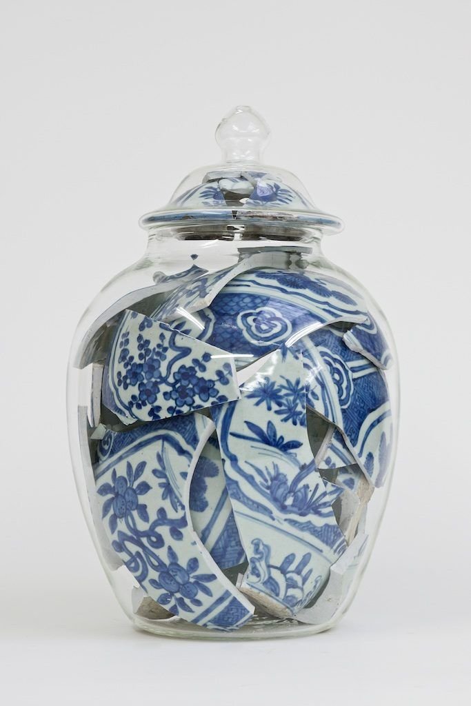  beautiful blue and white pieces to decorate your home, blue and white artwork to fill your walls, the wonderful world of blue and white. try decorating with this wonderful blue and white theme, ceramics to adorn your home, try these nautical diys, t
