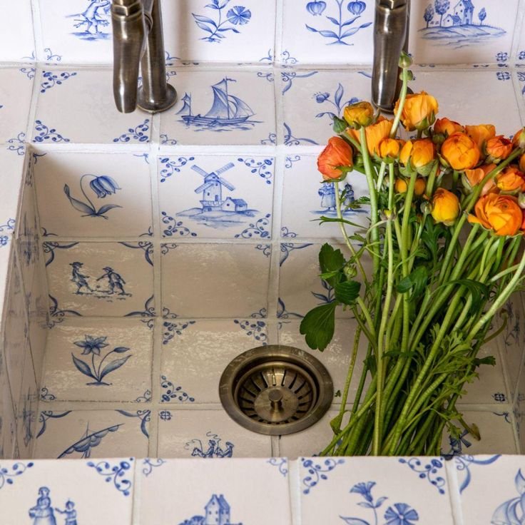 beautiful blue and white pieces to decorate your home, blue and white artwork to fill your walls, the wonderful world of blue and white. try decorating with this wonderful blue and white theme, ceramics to adorn your home, try these nautical diys, t