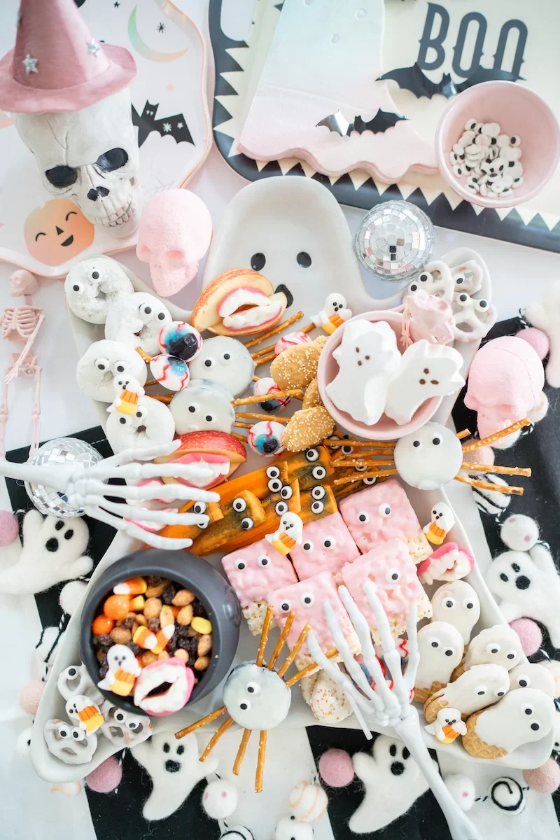 Halloween-Snack-Ideas-25-Charcuterie-and-Snack-Boards35.webp
