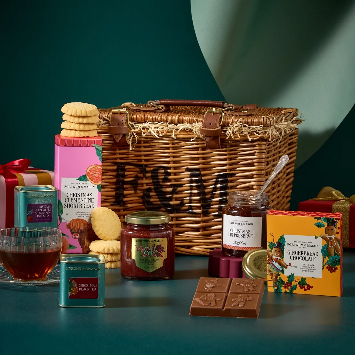 2202271_christmas26_the_merrymakers_hamper_pdp_a_1.webp