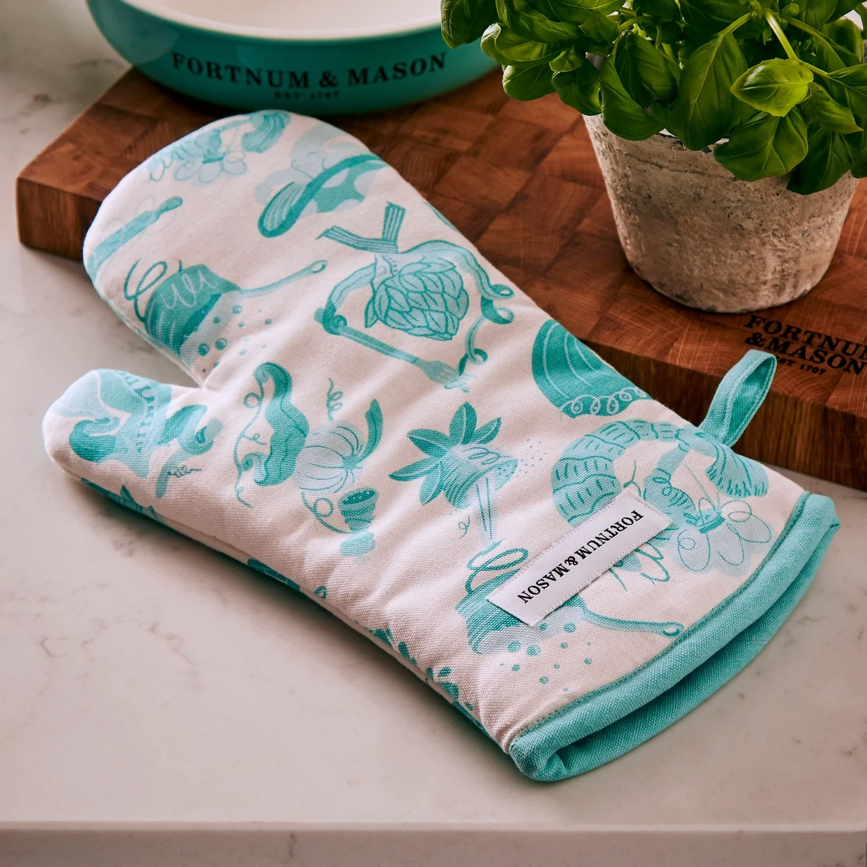 5218751_fm_kitch25_fortnums_kitchen_gauntlet_mob_sq_b.webp