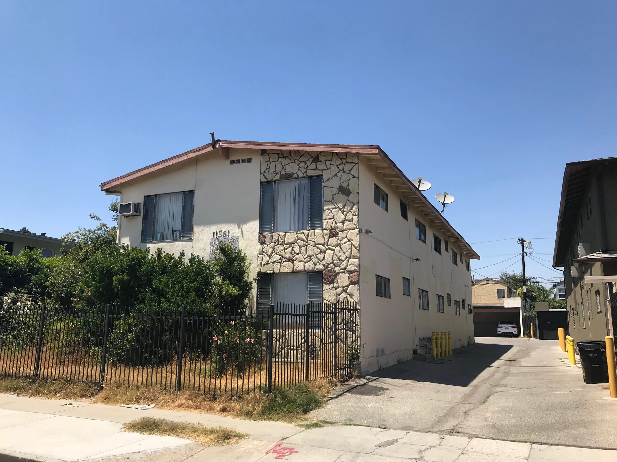 11561 Sylvan St | North Hollywood