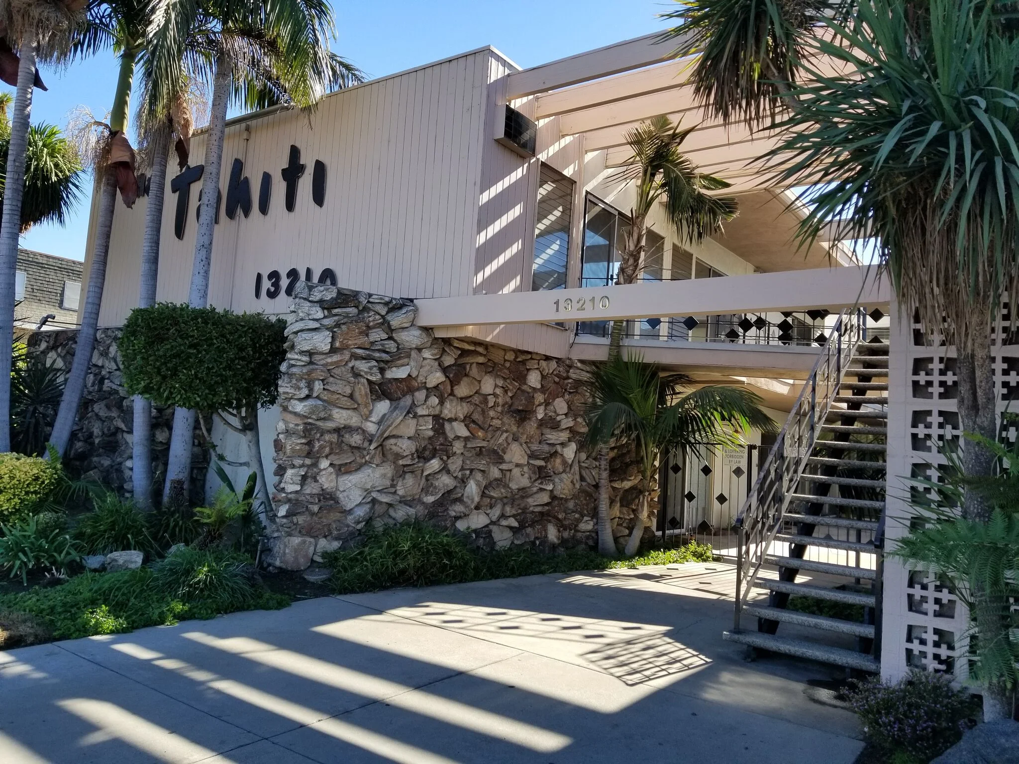 13210 Victory Blvd | Van Nuys