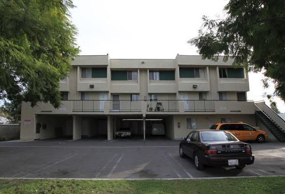 6824 Winnetka Ave  | Winnetka