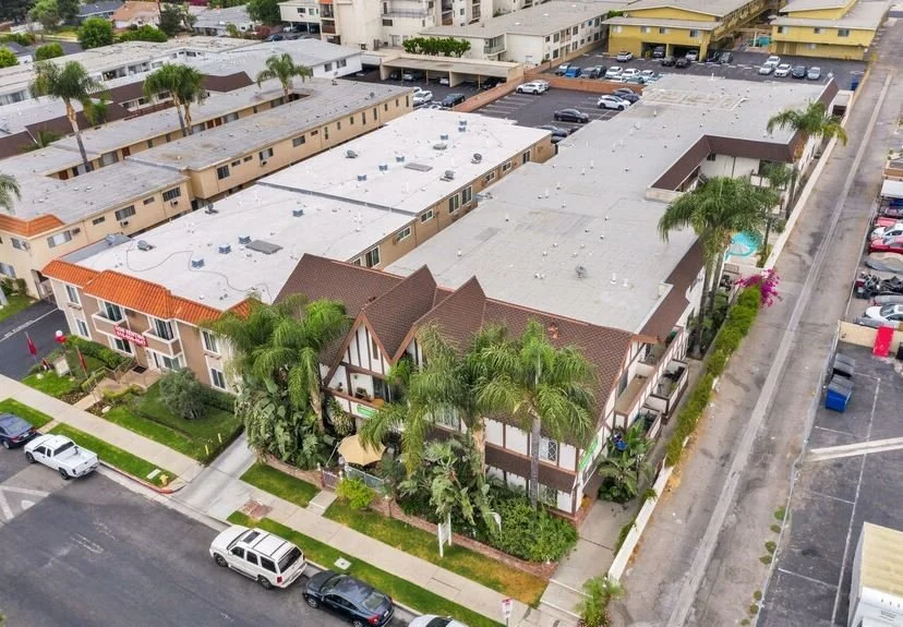 Weinreb Holdings Sells Adjacent Apartments in Northridge