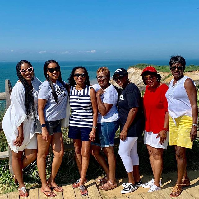 Martha’s Vineyard doesn’t owe us anything. Everyone had a great time relaxing in the sun, swimming with the Polar Bears (black swimmers), and eating fantastic seafood 🌊.