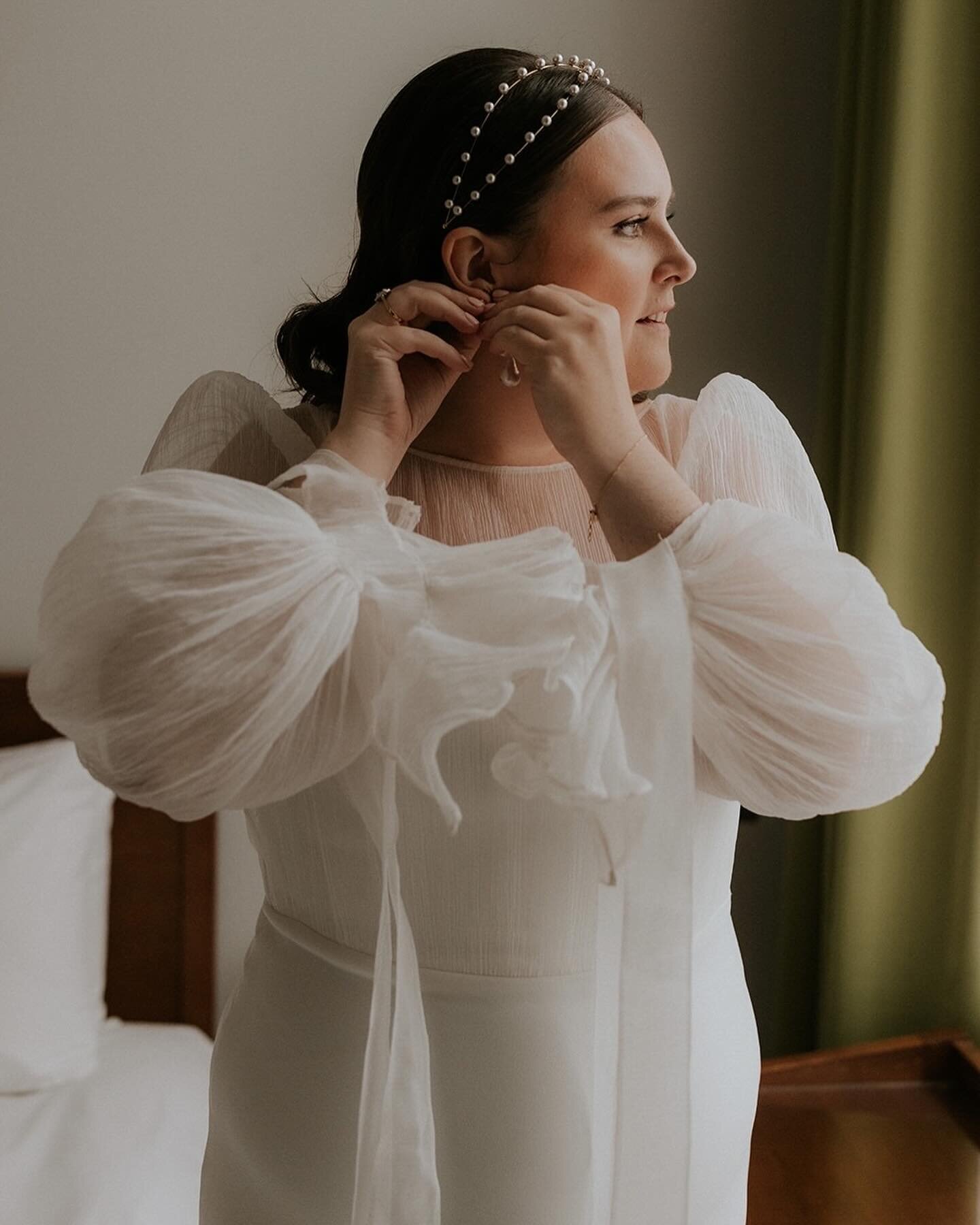 SISTINE // beautiful photos of #heartaflutterbride Beth wearing &ldquo;Sistine&rdquo; by @aeslingbride 🥂🎀 💕
These dreamy photos embody &lsquo;Town Hall Chic&rsquo; in every sense of the word! Swipe for divine styling inspo 👉
⠀⠀⠀⠀⠀⠀⠀⠀⠀
Photography