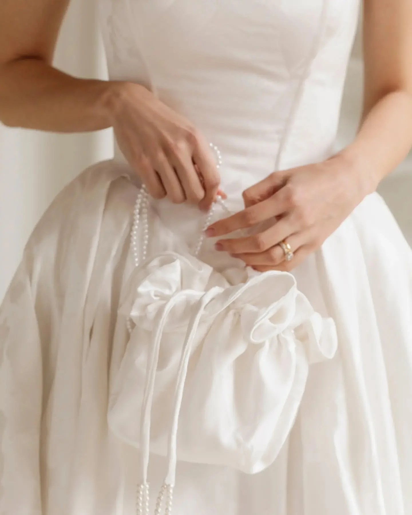 GRAB THE BAG 👜✨ // The brand-new @truvellebridal collection has officially landed at Heart Aflutter - and we&rsquo;ve got a little something extra for our first five Truvelle brides&hellip;⁠
⁠
Order a gown from the new collection in August and you&r