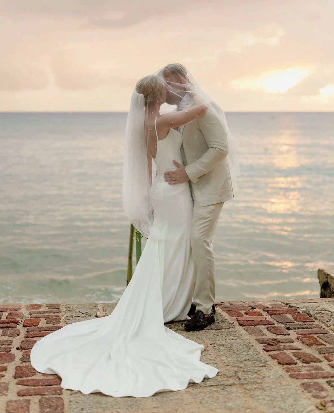 ASLEIGH // #heartaflutterbride ⁠Ashleigh chose Addison by @laudaebride ⁠for her Bajan wedding. Having grew up in Barbados. She knew she wanted something that fit with the setting but also complemented her well and Addison was the perfect, elegant, cl