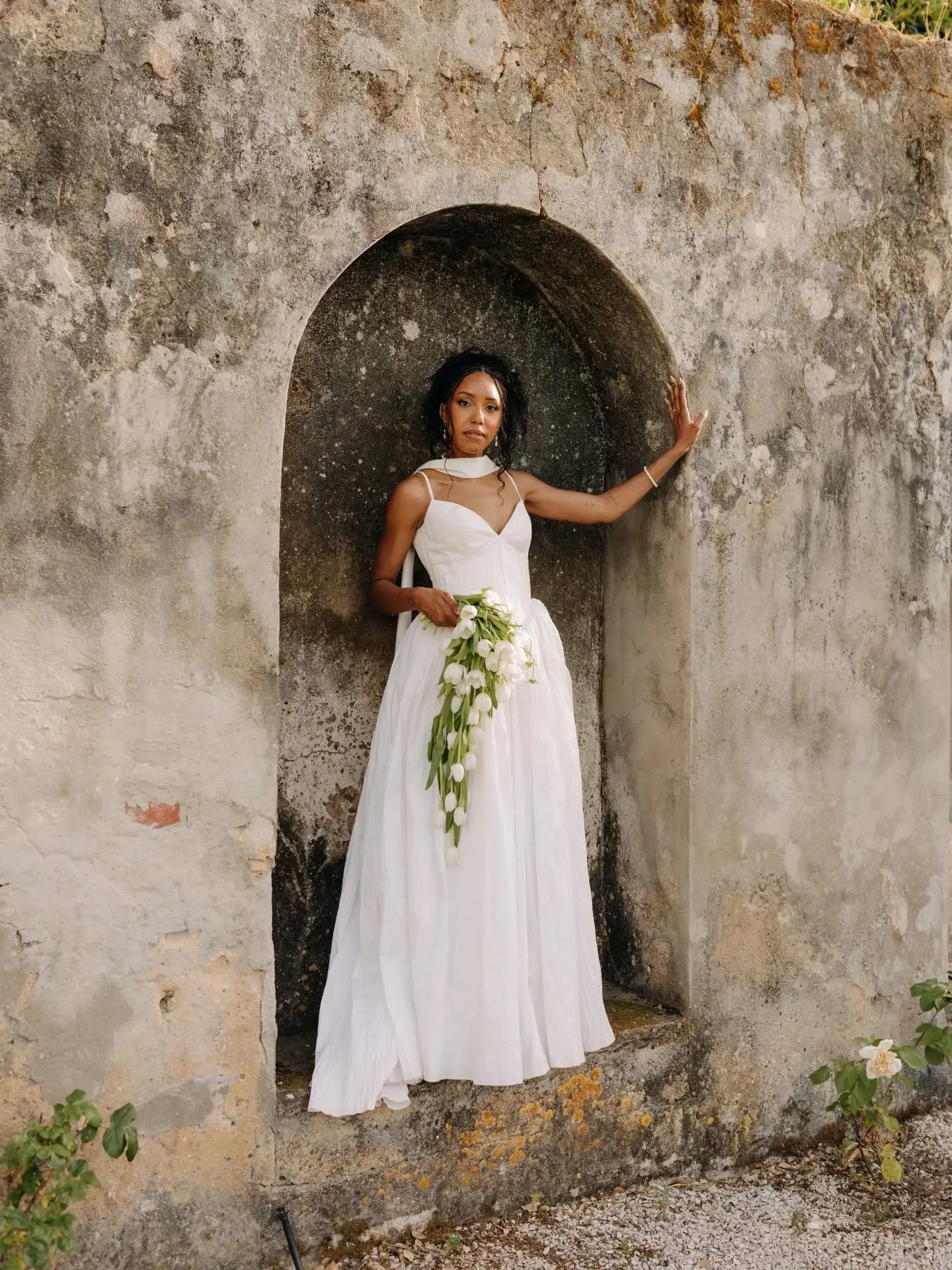 HANNAH // ⁠#heartaflutterbride Hannah married Alex in an "chilled and effortless day in a countryside villa in sunny Portugal. Irish meets British Caribbean culture with plenty of music and smiles!⁠"⁠
⁠
Rhea by @aeslingbride was the perfect