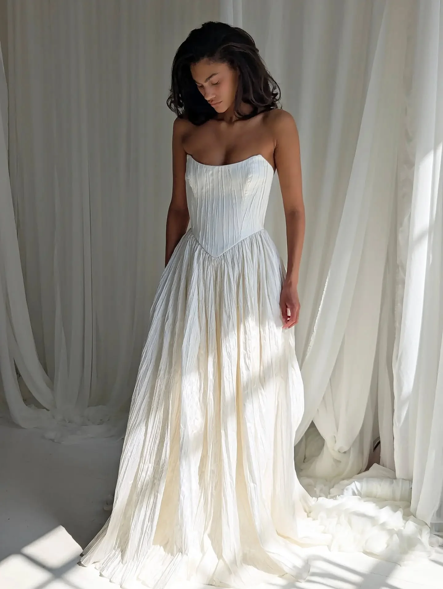WITH OR WITHOUT // This pleated taffeta basque waisted number from @aeslingbride is called Hera and can be worn with or without swag sleeves? Which way are you styling her?