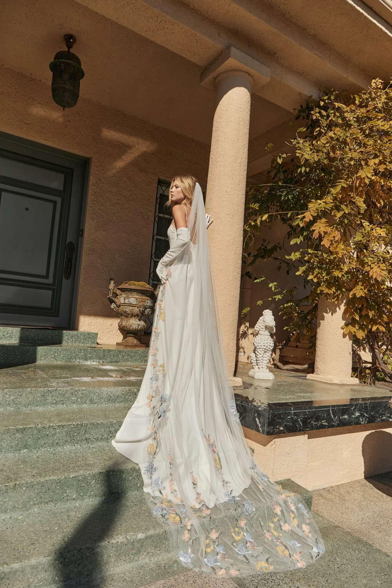 Colourful Cathedral Length Bridal Veil_TL_S23-2771-1.jpg