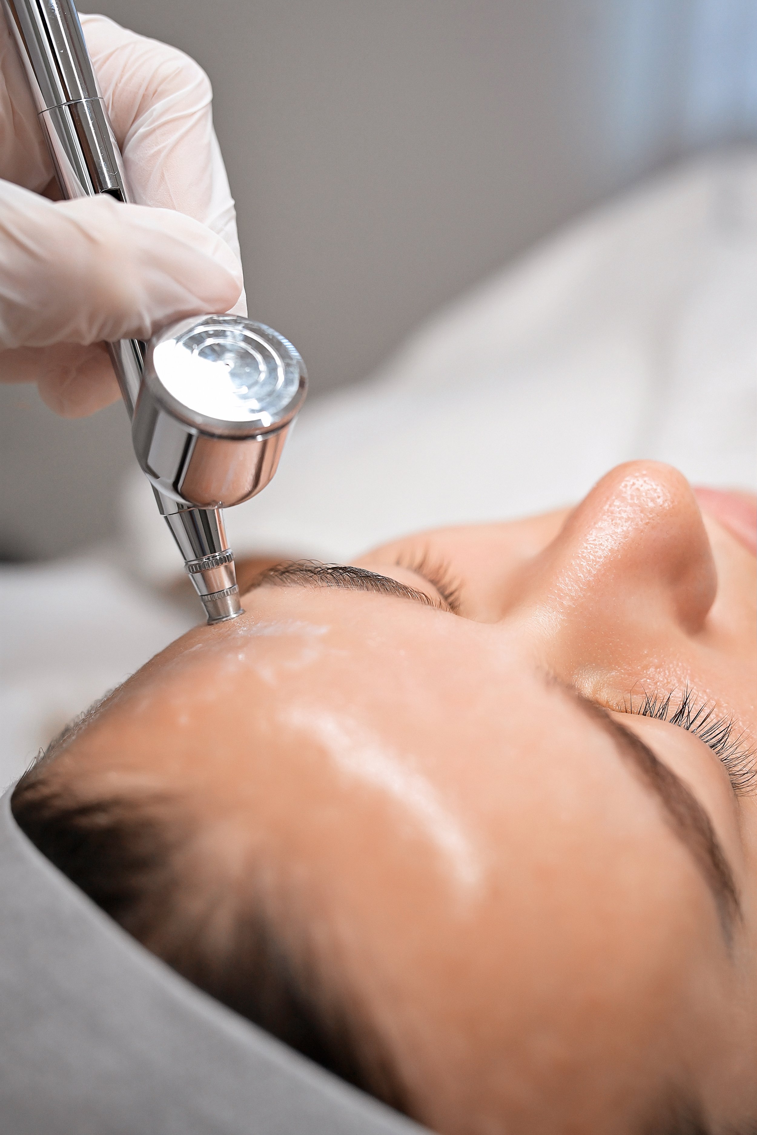 Advanced skin flooding facial with oxygen infusion and hydration therapy at AskCares in Studio City.