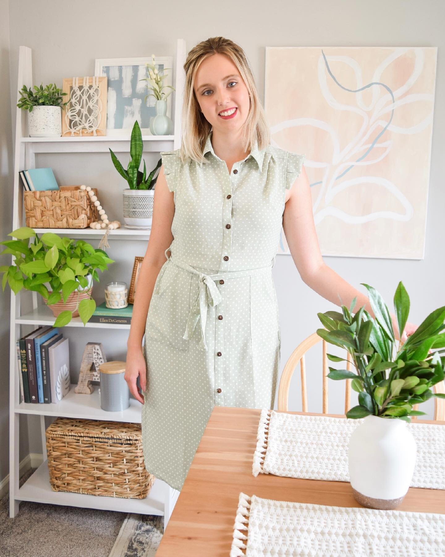 Let's talk shelf styling! At least, that's what I'm talking about in my stories today.

Shelf styling is definitely not one of my strong suits, mostly because the shelf you see here is the first shelf I've ever styled.

After living with it for a yea