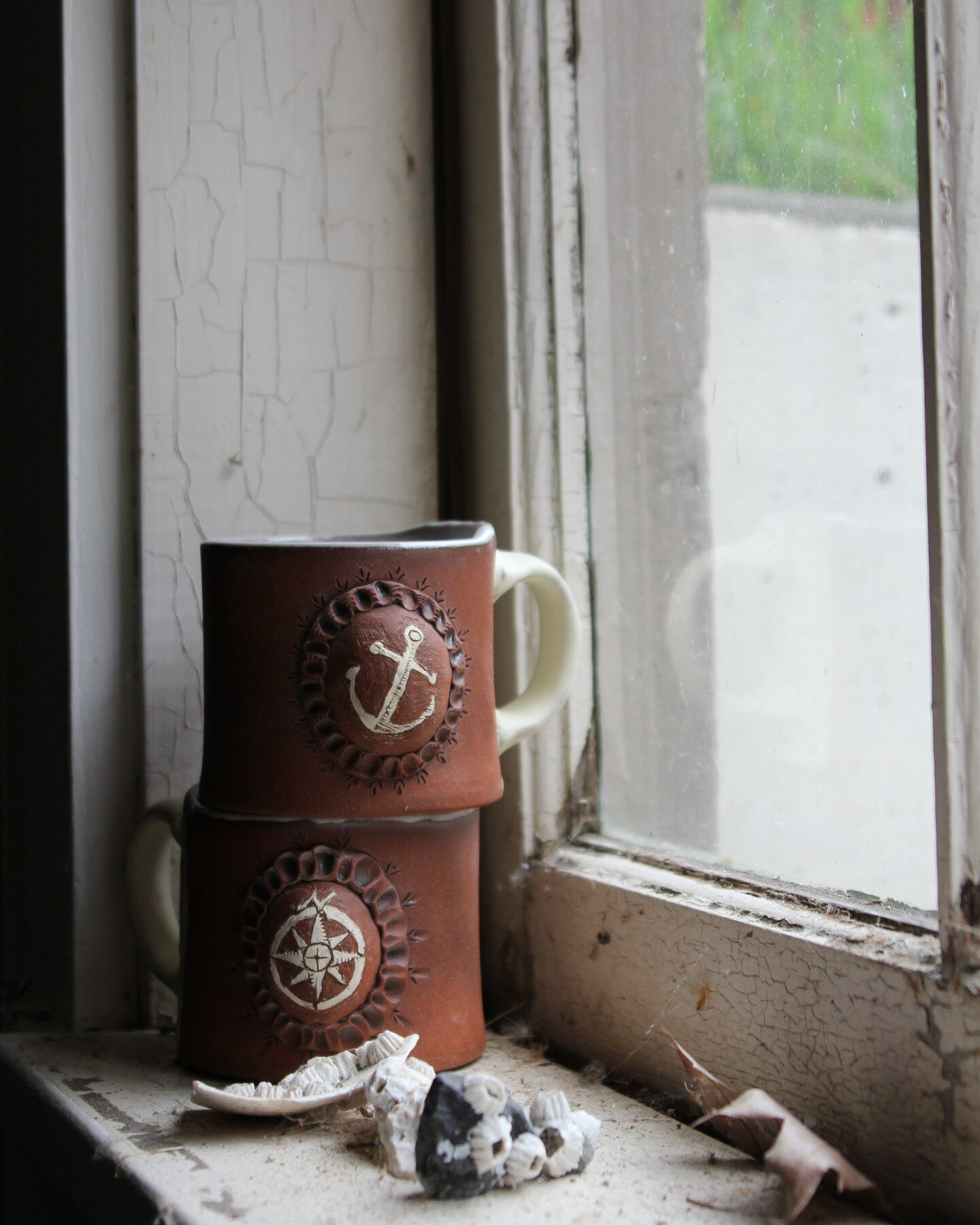 Set your bearing and anchors awheigh!
.
.
.
#drydockgoods #drydockpottery #handbuiltceramics #handbuiltpottery #handbuilt #handmademug #mugsmugsmugs #mugsofinstagram #redclaylove #redclay #pnwpottery #pnwpotter #potterystudio #ceramicart #ceramicsofi