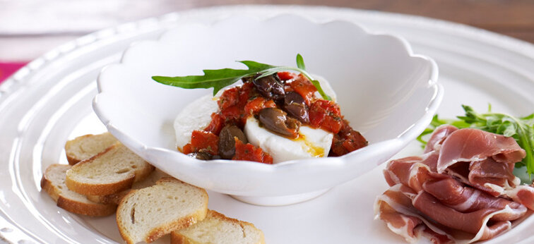 Goats cheese with warm piquillo dressing_756.jpg
