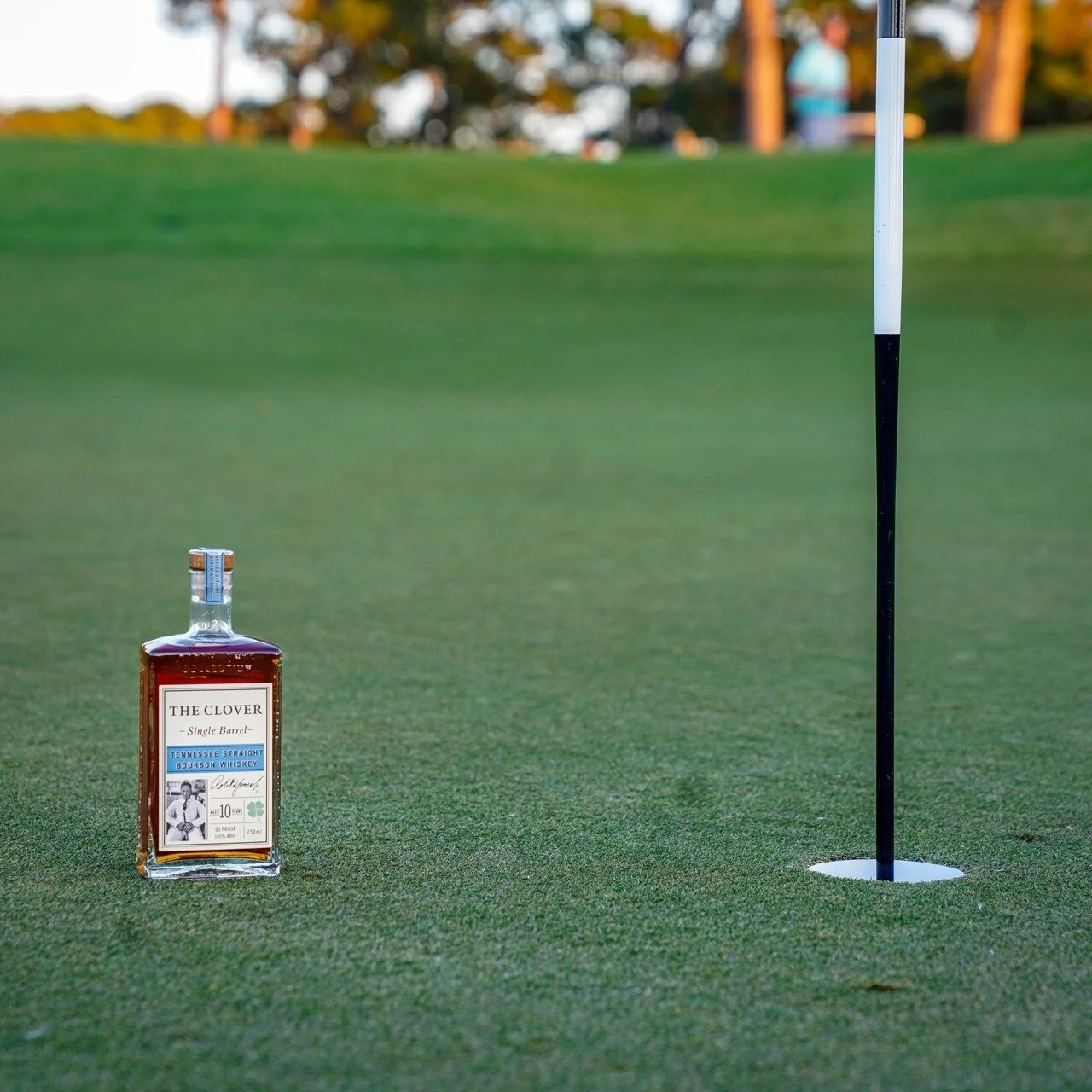 On this day we admire how beautiful our country looks from the greens, and toast to those who made the ultimate sacrifice to protect her. ⁣
⁣
⁣
⁣
Happy #MemorialDay from The Clover.