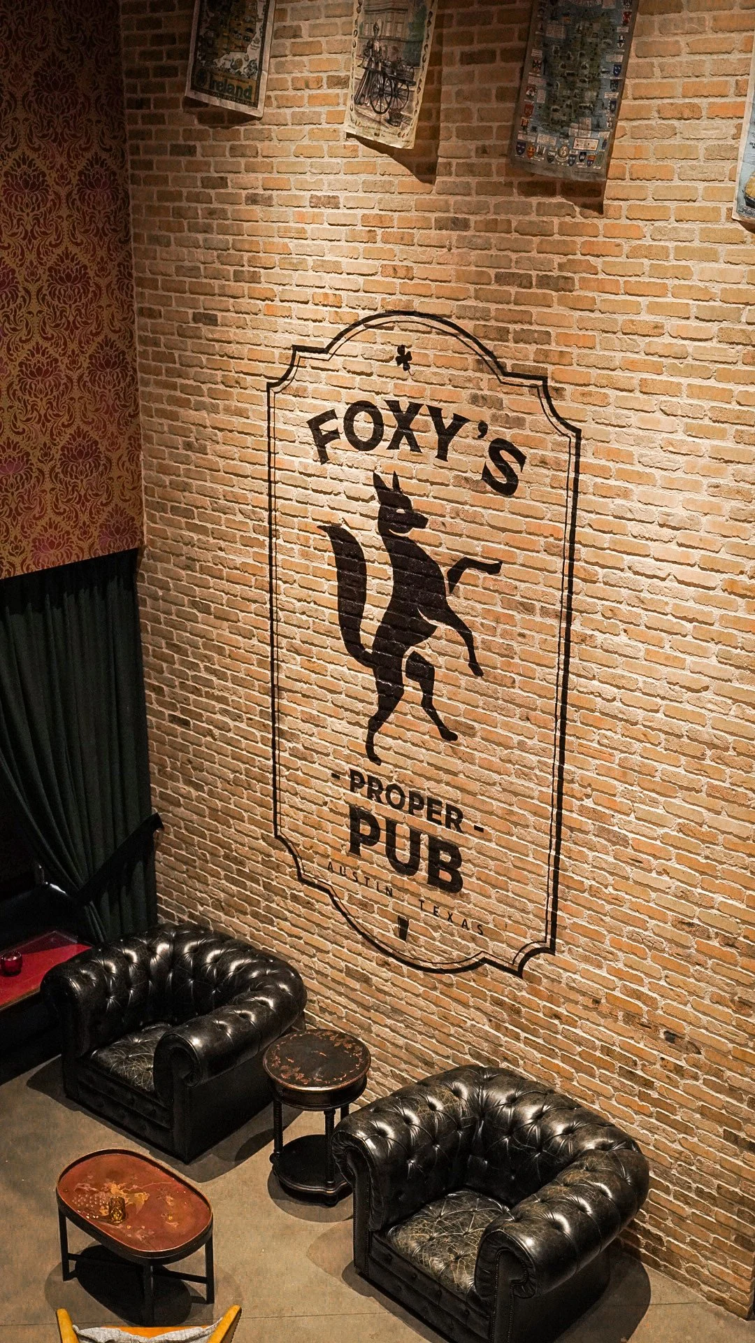 RCHLSMTH x Foxy's Proper Pub - Crest.JPG