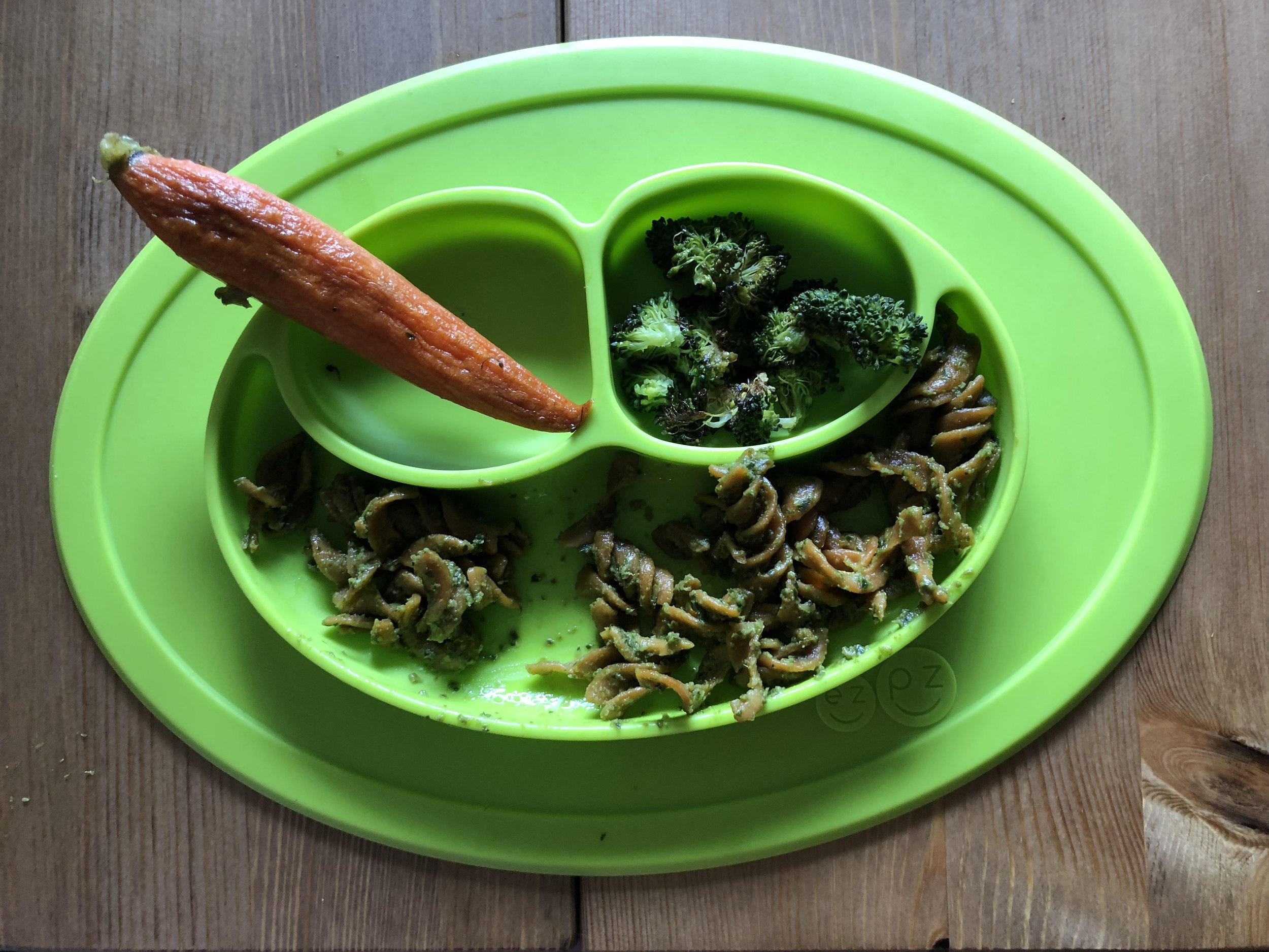 Cybeles pasta with vegan pesto with roasted broccoli and fancy carrots