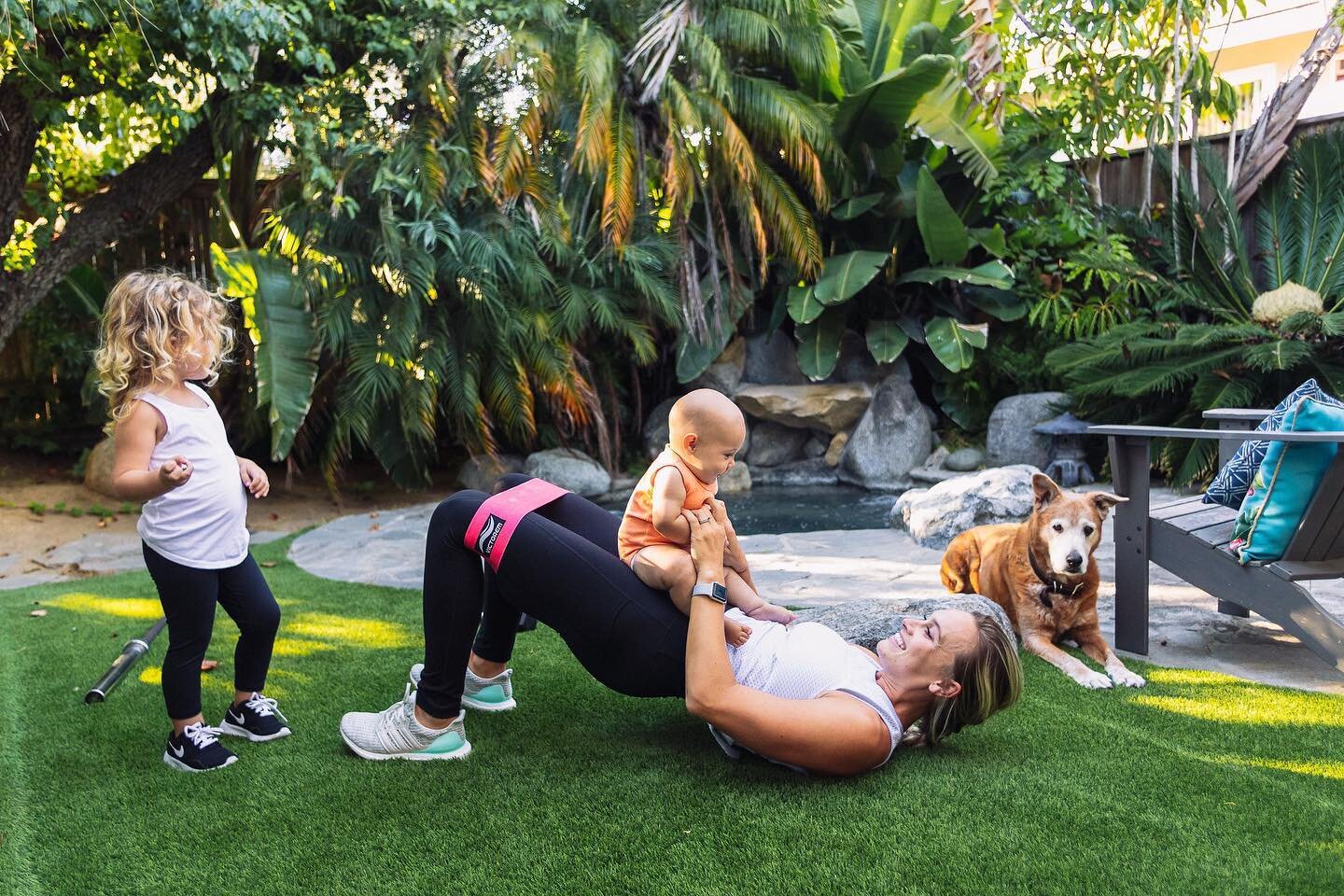 Postpartum Core work 🤱🏼🤰🏼

During pregnancy our musculoskeletal system changes greatly. As our belly expands, the abdominals stretch and our back muscles shorten. The connective tissue in the linea alba thins and separates (read more on the blog 
